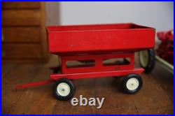 Vintage International Harvester ERTL Metal Loader Tractor Farm toy 1/16 Trailer Vintage International Harvester ERTL Metal Loader Tractor Farm toy 1/16 Trailer