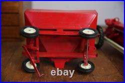 Vintage International Harvester ERTL Metal Loader Tractor Farm toy 1/16 Trailer