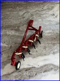 Vintage International Harvester Farmall Tractor 966 Die-Cast 1/16 With Plow