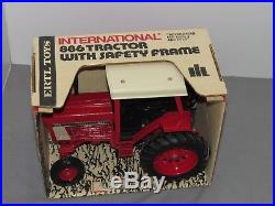 Vintage International Harvester IH 886 Tractor w Safety Frame 116 Tractor NIB