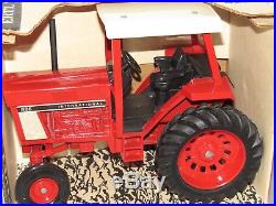 Vintage International Harvester IH 886 Tractor w Safety Frame 116 Tractor NIB