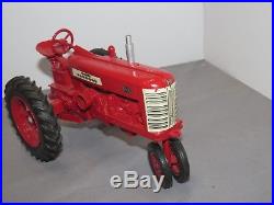 Vintage International Harvester IH Farmall Tractor 450 Ertl 1/16 Toy 1957
