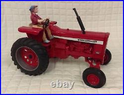 Vintage International Tractor woman farmer driver Farmall 826 die cast 1/16