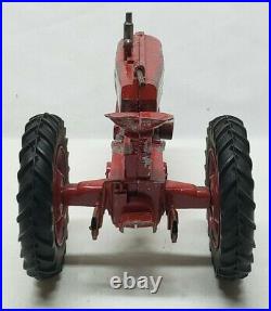 Vintage McCormick IH Farmall 450 Narrow Front Tractor 1/16 Scale Ertl / Eska