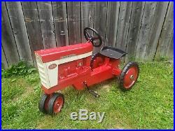 Vintage Metal Pedal Toy International Farmall 560 Tractor Scale Models USA L18