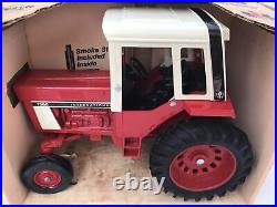 Vtg ERTL International 1586 Tractor With Cab 1/16 Scale Die Cast Replica Model