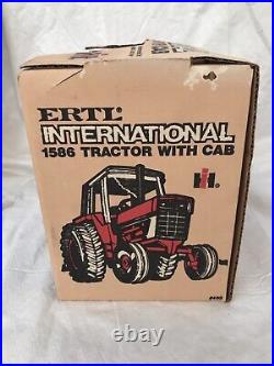 Vtg ERTL International 1586 Tractor With Cab 1/16 Scale Die Cast Replica Model