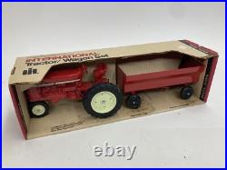 Vtg ERTL International Harvester IH Stock 5011 Tractor & Wagon Set 1/16 withBox