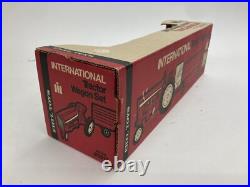 Vtg ERTL International Harvester IH Stock 5011 Tractor & Wagon Set 1/16 withBox